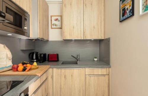 Lunel Apartment | Apartment Résidence les Roses by Interhome