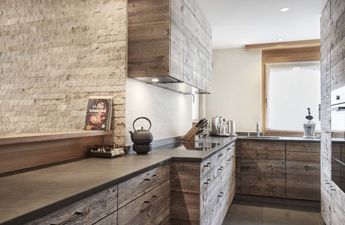 Klosters-Serneus Apartment | Apartment 'Raunetta' with Shared Terrace and Wi-Fi