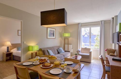 Saint-Ideuc Resort | Apartment Reine Marine- T2 SUD by Interhome