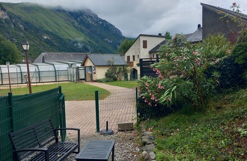 Bielle Apartment | Apartment 'Résidence Arriu Mage' with Mountain View, Shared Pool and Wi-Fi