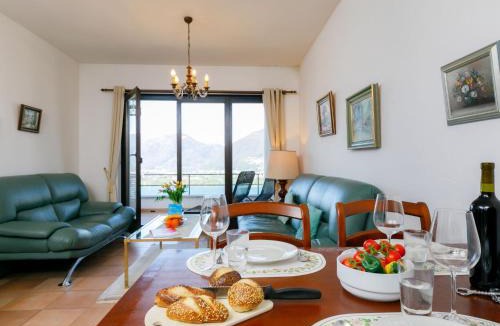 Piazzogna Apartment | Apartment Residenza Miralago Apt- B16 by Interhome