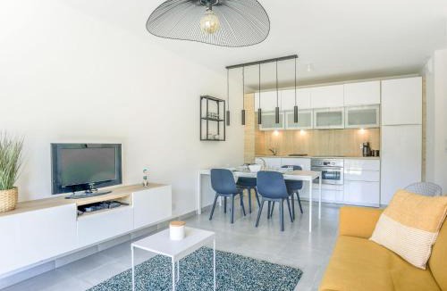 Roquebrune-sur-Argens Apartment | Apartment Royal Green by Interhome