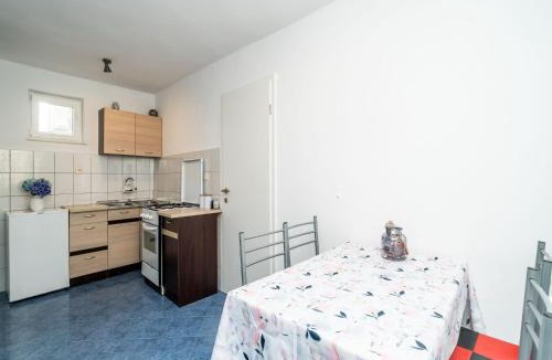 Gruz Apartment | Apartment & Rooms Alan - Double Room with Shared Bathroom 1