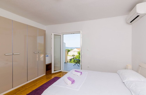 Banici House | Apartment & Rooms Maždin - Triple Room with Balcony and Sea View (Soba More)