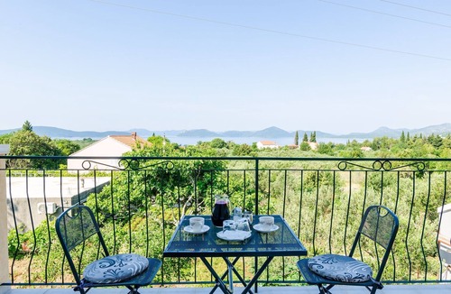Banici Apartment | Apartment & Rooms Maždin - Triple Room with Balcony and Sea View (Soba More)