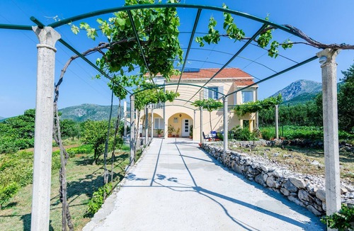 Banici Apartment | Apartment & Rooms Maždin - Triple Room with Mountain View (Soba Standard)