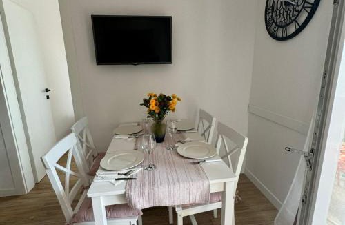 Srebreno Apartment | Apartment & Rooms Papa - Two Bedroom Apartment with Balcony and Partial Sea View