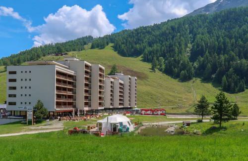 Noveli Apartment | Apartment Rosablanche E 108 by Interhome
