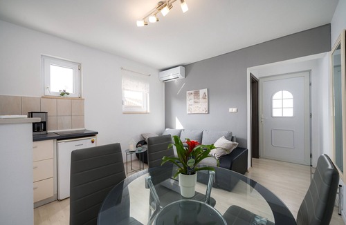 Vrvari Apartment | Apartment Rose I with shared pool in Poreč, Istria