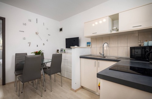 Vrvari Apartment | Apartment Rose I with shared pool in Poreč, Istria