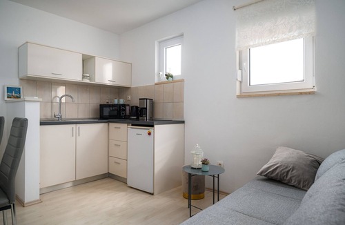 Vrvari Apartment | Apartment Rose I with shared pool in Poreč, Istria