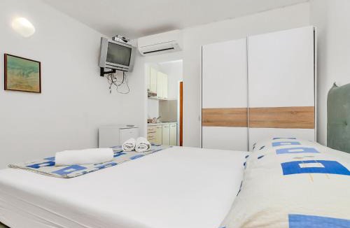 Pokrivenik Apartment | Apartment Rubin-12 by Interhome