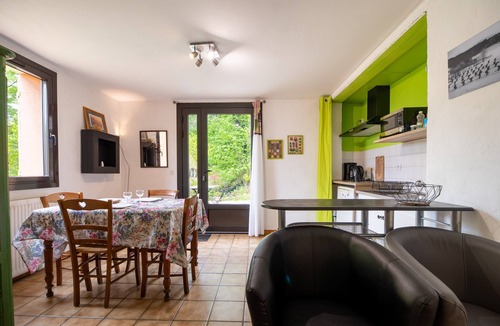 Bagneres-de-Bigorre Apartment | Apartment 'Studio avec Jardin à Bagneres' with Mountain View, Private Terrace and Wi-Fi