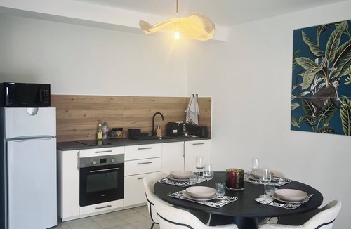 Montferrier-sur-Lez Apartment | Apartment Saona pool and jacuzzi