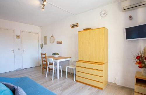 Le Lavandou Apartment | Apartment Saint James-9 by Interhome