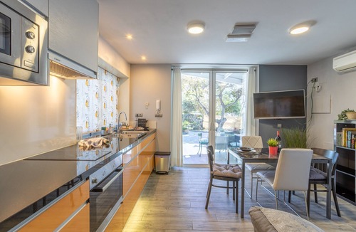 Nerja City Centre Apartment | Apartment San Jose with Sea View, Pool, Wi-Fi & Garden