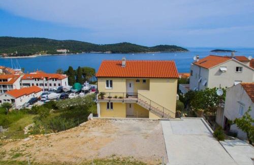 Vis Apartment | Apartment Sandra (2+2) with a breathtaking view 2