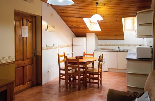 Puertolas Apartment | Apartment 'Santa Justa' with Mountain View, Wi-Fi and Air Conditioning