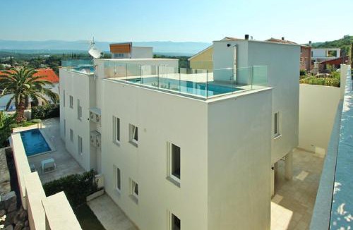 Njivice Apartment | Apartment Santorini Krk with private pool