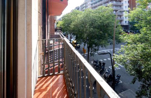 La Maternitat i Sant Ramon Apartment | Apartment Sants-Montjuïc- Avenida Madrid by Interhome