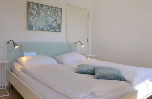Muenchenwiler Apartment | Apartment Schloss Münchenwiler in Münchenwiler - 5 persons, 3 bedrooms