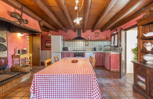Vilobi d'Onyar House | Apartment 'Simon' with Mountain View, Private Pool and Wi-Fi