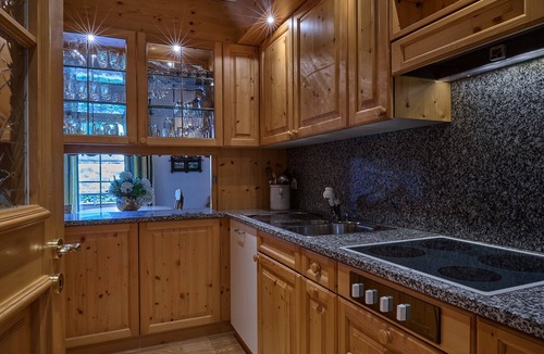Klosters Platz Apartment | "Apartment Sina" with Balcony & Wi-Fi