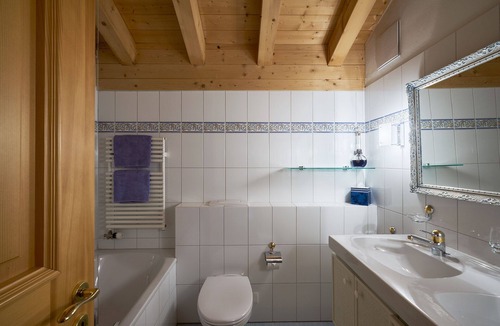 Klosters Platz Apartment | "Apartment Sina" with Balcony & Wi-Fi