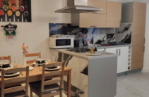 Alibon Apartment | Apartment - Sleeps 4 - Balcony - Parking