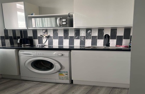 South Acton Apartment | Apartment - Sleeps 2 - Acton Park & Stn Close