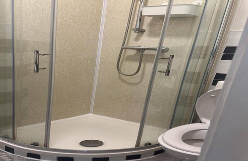 South Acton Apartment | Apartment - Sleeps 2 - Acton Park & Stn Close