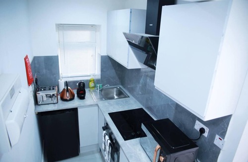 South Harrow Apartment | Apartment - Sleeps 2 & Free Parking