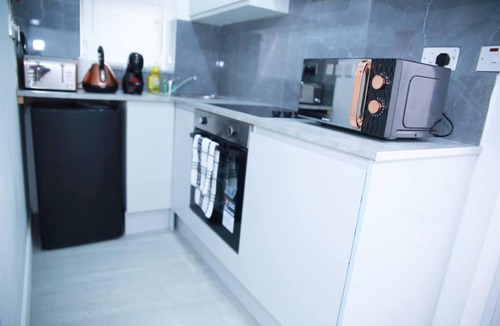 South Harrow Apartment | Apartment - Sleeps 2 & Free Parking