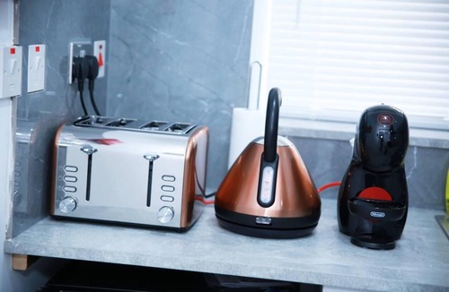 South Harrow Apartment | Apartment - Sleeps 2 & Free Parking