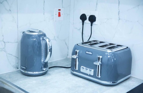 Roxbourne Apartment | Apartment - Sleeps 2 & Free Parking