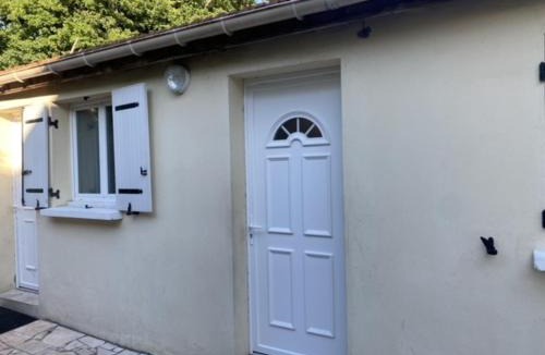Goussainville Apartment | Apartment Sleeps 2 with On-Site Parking