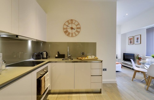 Slough Apartment | Apartment Sleeps 2 With Free Parking