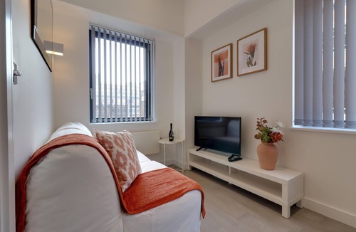 Slough Apartment | Apartment Sleeps 2 With Free Parking
