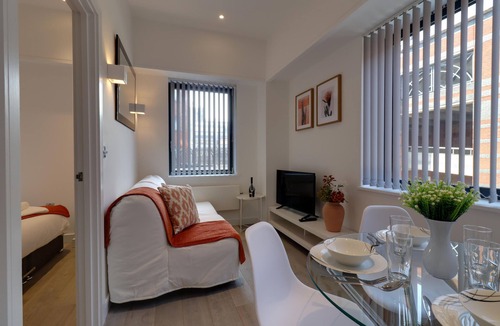 Slough Apartment | Apartment Sleeps 2 With Free Parking