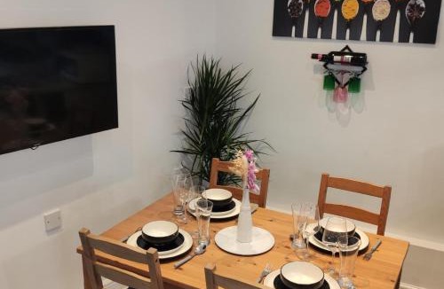 Alibon Apartment | Apartment - Sleeps 4 - Balcony - Parking