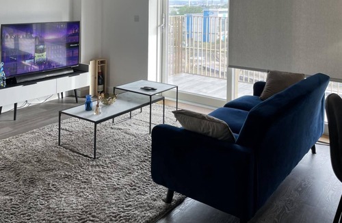 River Apartment | Apartment - Sleeps 4 & Free Parking