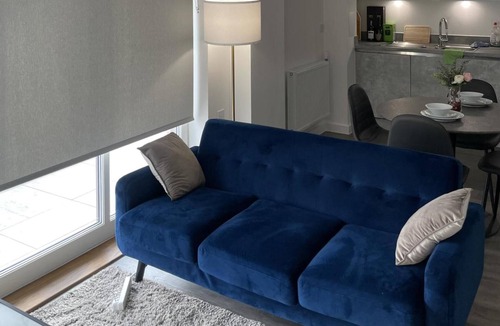 River Apartment | Apartment - Sleeps 4 & Free Parking