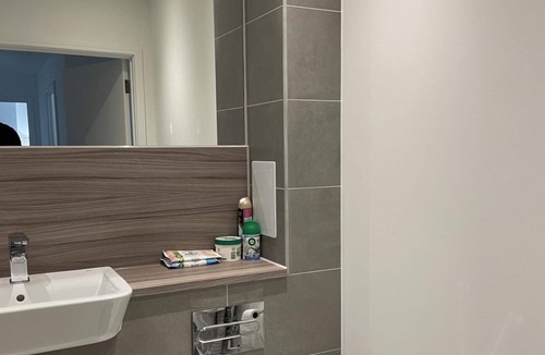 River Apartment | Apartment - Sleeps 4 & Free Parking