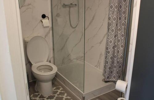 Chadwell Apartment | Apartment - Sleeps 4 - Garden - Parking