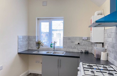 Seisdon Apartment | Apartment Sleeps 4 with Free Parking