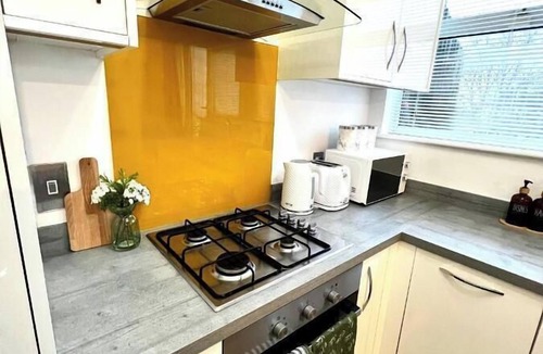Richmond-upon-Thames Apartment | Apartment - Sleeps 4 - Parking - Great Location