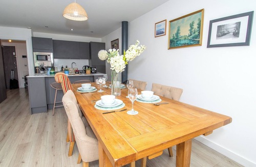 Bradford Apartment | Apartment - Sleeps 4 - Parking - Workspace