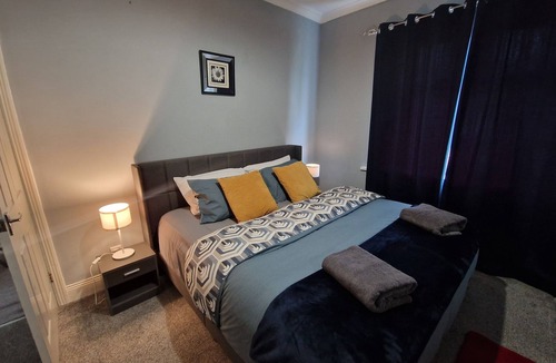 Ashington Apartment | Apartment - Sleeps 4 - Parking - Wifi