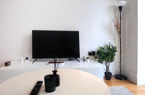 Bromley South Apartment | Apartment Sleeps 4 with Free Parking