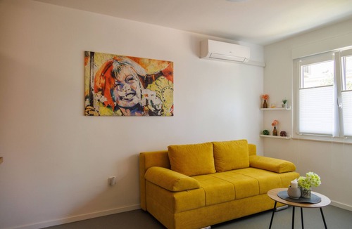 Sarsoni Apartment | Apartment Sleeps 4 With Free Parking